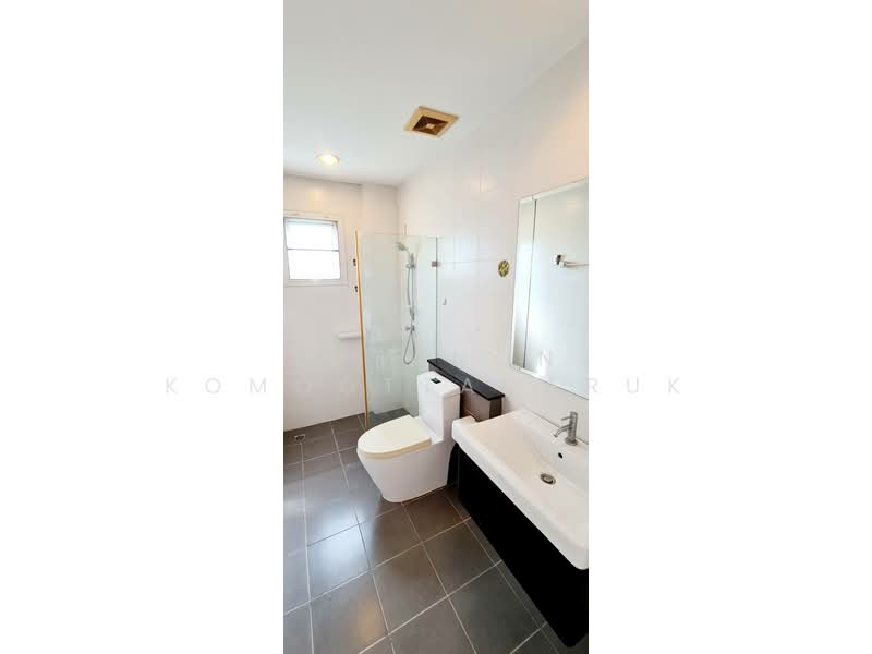 ขายทาวน์โฮม 3 ชั้น หลังมุม ปรับปรุงใหม่ทั้งหลัง หมู่บ้านวิรัลพัชร Exclusive เดินทางสะดวก ใกล้รถไฟฟ้า, Bangkok, Nong Bon, Prawet, Bangkok, 4 Bedrooms, 240 sqm, Townhouse For Sale, by Jutanon Komoottanaruk, 500220736 - DDproperty.com