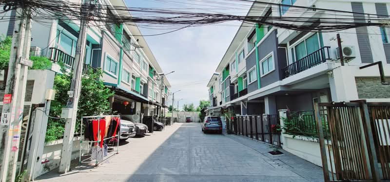ขายทาวน์โฮม 3 ชั้น หลังมุม ปรับปรุงใหม่ทั้งหลัง หมู่บ้านวิรัลพัชร Exclusive เดินทางสะดวก ใกล้รถไฟฟ้า, กรุงเทพ, หนองบอน, ประเวศ, กรุงเทพ, 240 ตร.ม., ทาวน์เฮ้าส์ ขาย, โดย Jutanon Komoottanaruk, 500220736 - DDproperty.com