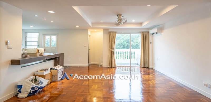 Spacious house with light wood interiors and natural lighting in Sathorn, Bangkok, Yan Nawa, Sathon, Bangkok, 5 Bedrooms, 400 sqm, Townhouse For Rent, by บริษัท แอคคอม เอเซีย จำกัด, 500220742 - DDproperty.com