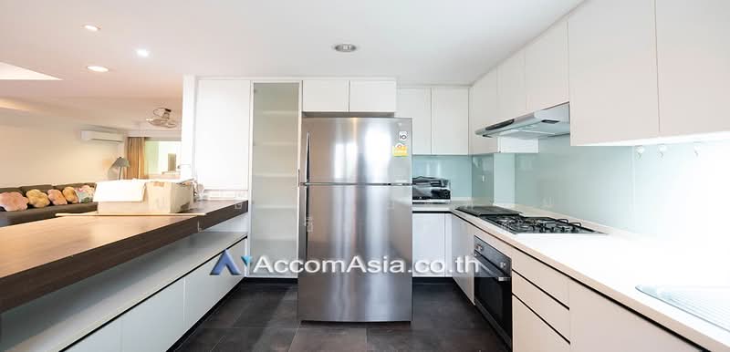 Spacious house with light wood interiors and natural lighting in Sathorn, Bangkok, Yan Nawa, Sathon, Bangkok, 5 Bedrooms, 400 sqm, Townhouse For Rent, by บริษัท แอคคอม เอเซีย จำกัด, 500220742 - DDproperty.com