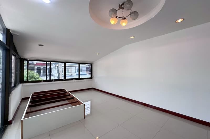 ขาย/เช่า บ้านแฝด เนื้อที่ 40 ตร.ว. หมู่บ้านปั้นทอง 3 ลาดปลาเค้า 76 แยก 3-14, Bangkok, Anusaowari, Bang Khen, Bangkok, 5 Bedrooms, 235 sqm, Semi-Detached House (Twin House) For Sale, by ชนะชาติ นนท์ตา, 500220826 - DDproperty.com