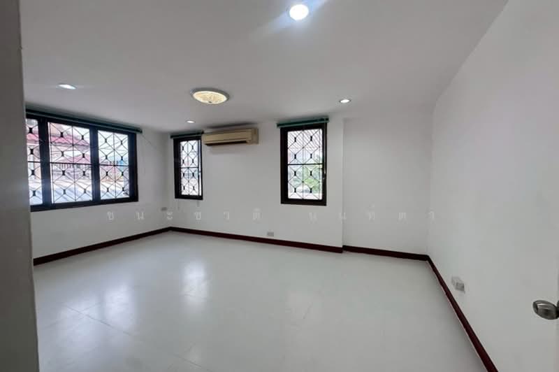 ขาย/เช่า บ้านแฝด เนื้อที่ 40 ตร.ว. หมู่บ้านปั้นทอง 3 ลาดปลาเค้า 76 แยก 3-14, Bangkok, Anusaowari, Bang Khen, Bangkok, 5 Bedrooms, 235 sqm, Semi-Detached House (Twin House) For Sale, by ชนะชาติ นนท์ตา, 500220826 - DDproperty.com