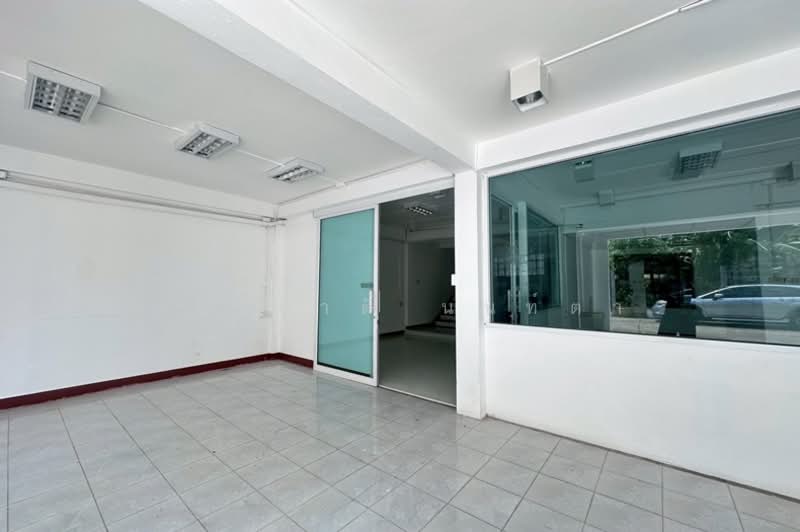 ขาย - ขาย/เช่า บ้านแฝด เนื้อที่ 40 ตร.ว. หมู่บ้านปั้นทอง 3 ลาดปลาเค้า 76 แยก 3-14, กรุงเทพ