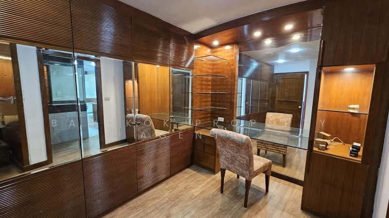 President Park Sukhumvit 24, Bangkok, 99 Sukhumvit 24 Alley, Khlongtoei Nua, Watthana, Bangkok, 3 Bedrooms, 260 sqm, Condo For Rent, by BANGKOK PROPERTY AGENTS, 500220847 - DDproperty.com