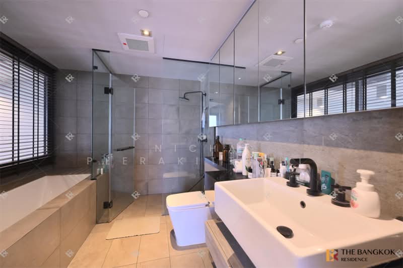 The Lofts Asoke, Bangkok, Sukhumvit 21 Road, Khlongtoei Nua, Watthana, Bangkok, 3 Bedrooms, 145 sqm, Condo For Rent, by Nicha Peerakittikul, 500220892 - DDproperty.com