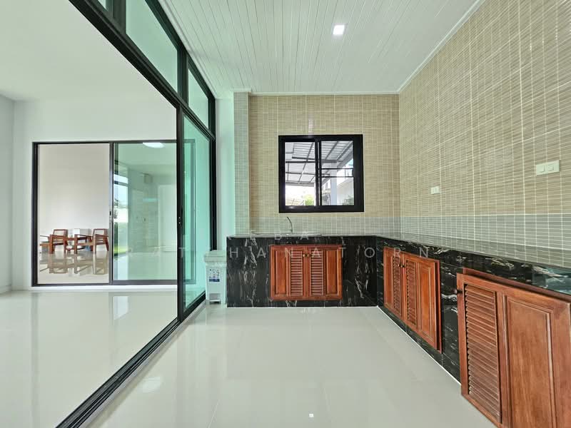 Manthana Rama 2-Thiantale, Bangkok, Bang Khun Thian-Chai Thale Road, Tha Kham, Bang Khun Thian, Bangkok, 6 Bedrooms, 292 sqm, Single Detached House For Rent, by TREBA - Ratthanatorn, 500220991 - DDproperty.com