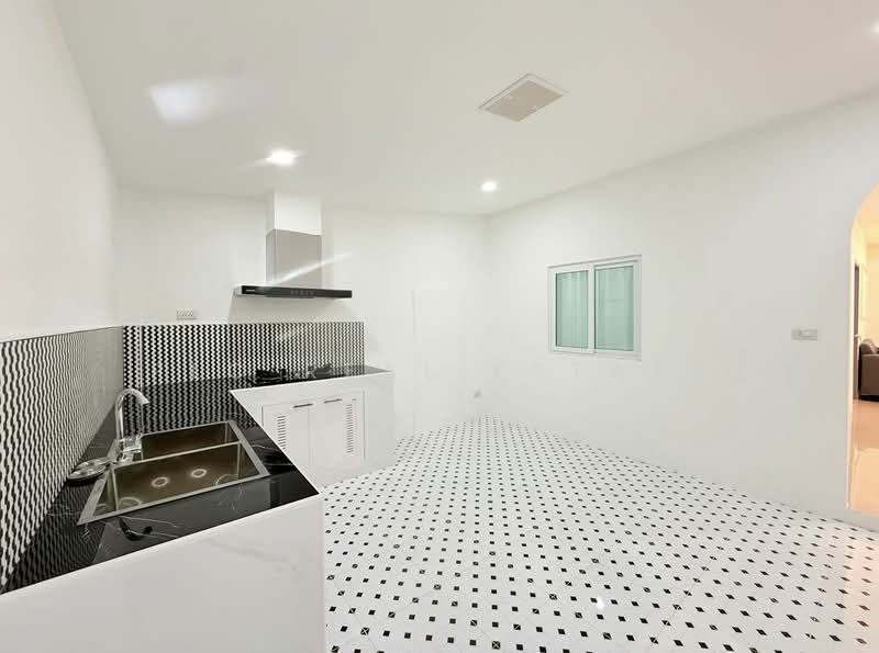 ทาวน์เฮาส์ เนินพลับหวาน พัทยาตะวันออก ขาย 2 ห้องนอน ใกล้โรงเรียนสว่างบริบูรณ์, ชลบุรี, บางละมุง, บางละมุง, ชลบุรี, 96 ตร.ม., ทาวน์เฮ้าส์ ขาย, โดย PLC Real Estate, 500221163 - DDproperty.com