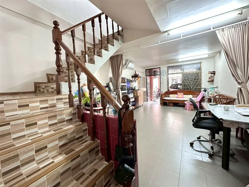 ทาวน์เฮ้าส์ 2 ชั้น 17 ตร.ว. ทาวน์เฮ้าส์ ซอยลาดพร้าววังหิน20 ถนนลาดพร้าว, Bangkok, ถนนลาดพร้าว, Lat Phrao, Lat Phrao, Bangkok, 2 Bedrooms, 90 sqm, Townhouse For Sale, by คุณ ปารดา พลอยแดง (ก้อย), 500221212 - DDproperty.com