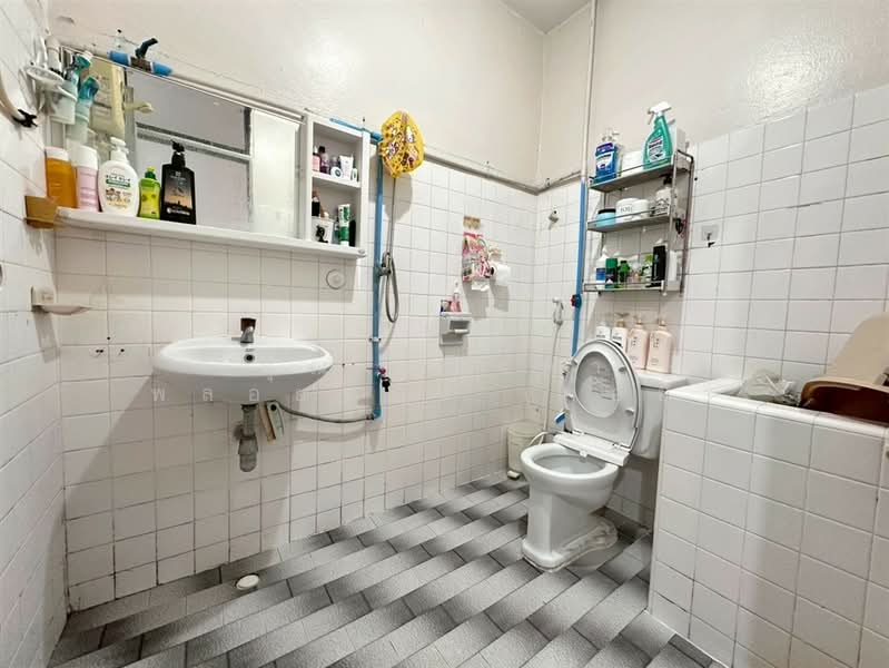 ทาวน์เฮ้าส์ 2 ชั้น 17 ตร.ว. ทาวน์เฮ้าส์ ซอยลาดพร้าววังหิน20 ถนนลาดพร้าว, Bangkok, ถนนลาดพร้าว, Lat Phrao, Lat Phrao, Bangkok, 2 Bedrooms, 90 sqm, Townhouse For Sale, by คุณ ปารดา พลอยแดง (ก้อย), 500221212 - DDproperty.com