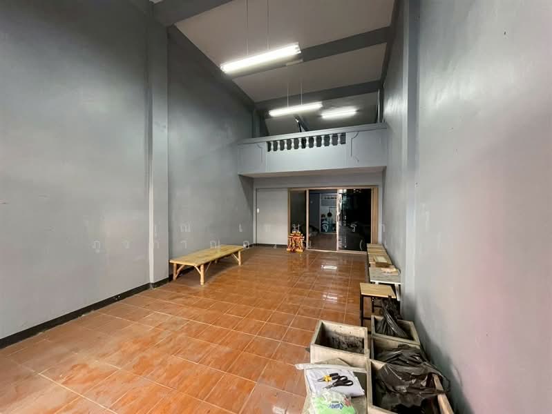 ขาย - อาคารพาณิชย์ 3.5 ชั้น 17 ตร.ว. อาคารพาณิชย์ ใกล้หมู่บ้านแม้นทองนิเวศน์3 ซอยกำนันแม้น15 ถนนเอกชัย, กรุงเทพ