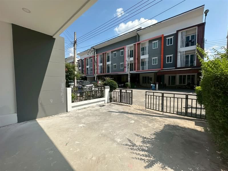 ดิ อิเธอโน่ หทัยราษฎร์ ( The Eterno Hathairat ), Bangkok, ถนนหทัยราษฎร์, Bang Chun, Khlong Sam Wa, Bangkok, 4 Bedrooms, 150 sqm, Townhouse For Sale, by คุณ พัทธ์ธีรา เจริญธรรม (พัท), 500221400 - DDproperty.com