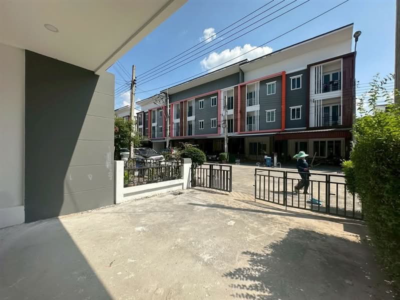 ดิ อิเธอโน่ หทัยราษฎร์ ( The Eterno Hathairat ), Bangkok, ถนนหทัยราษฎร์, Bang Chun, Khlong Sam Wa, Bangkok, 4 Bedrooms, 150 sqm, Townhouse For Sale, by คุณ พัทธ์ธีรา เจริญธรรม (พัท), 500221400 - DDproperty.com