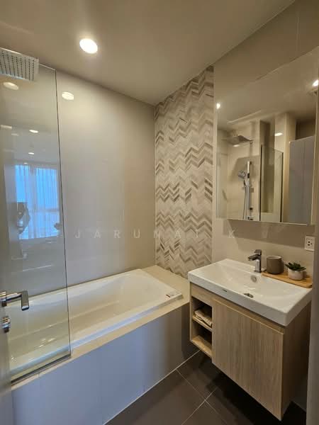 Oka Haus Sukhumvit 36, Bangkok, 3399 Rama 4 Road, Khong Tan, Khlong Toei, Bangkok, 1 Bedroom, 35 sqm, Condo For Rent, by Jarunat K, 500221749 - DDproperty.com