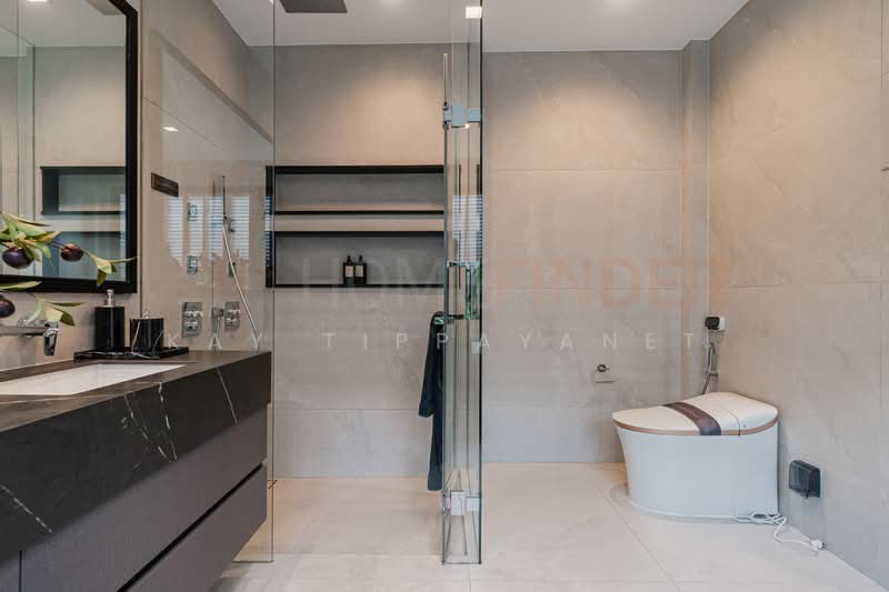 Grand Bangkok Boulevard Na Uthayan, Bangkok, Uthayan Road, Sala Thammasop, Thawi Watthana, Bangkok, 4 Bedrooms, 440 sqm, Single Detached House For Sale, by Kay Tippayanet, 500221997 - DDproperty.com