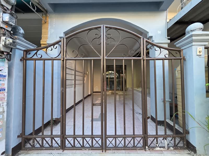 Moobaan Rungkit Villa 7 : หมู่บ้านรุ่งกิจวิลล่า 7, กรุงเทพ, ซอยร่มเกล้า 54, คลองสามประเวศ, ลาดกระบัง, กรุงเทพ, 117 ตร.ม., ทาวน์เฮ้าส์ ขาย, โดย คุณ ณิชาภา, 500222086 - DDproperty.com