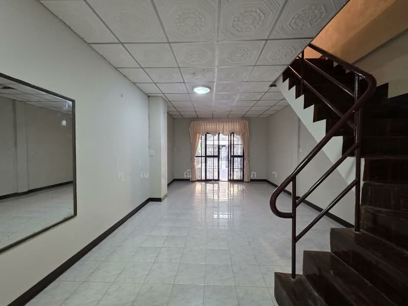 Moobaan Rungkit Villa 7 : หมู่บ้านรุ่งกิจวิลล่า 7, กรุงเทพ, ซอยร่มเกล้า 54, คลองสามประเวศ, ลาดกระบัง, กรุงเทพ, 117 ตร.ม., ทาวน์เฮ้าส์ ขาย, โดย คุณ ณิชาภา, 500222086 - DDproperty.com