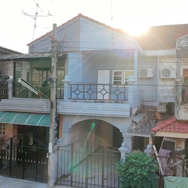 Moobaan Rungkit Villa 7 : หมู่บ้านรุ่งกิจวิลล่า 7, กรุงเทพ, ซอยร่มเกล้า 54, คลองสามประเวศ, ลาดกระบัง, กรุงเทพ, 117 ตร.ม., ทาวน์เฮ้าส์ ขาย, โดย คุณ ณิชาภา, 500222086 - DDproperty.com