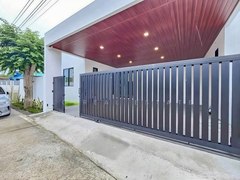 New Pool Villa House for Sale in East Pattaya, Chon Buri (Pattaya), Bang Lamung, Bang Lamung (Pattaya), Chon Buri (Pattaya), 4 Bedrooms, 240 sqm, Villa For Sale, by PLC real estate, 500222094 - DDproperty.com