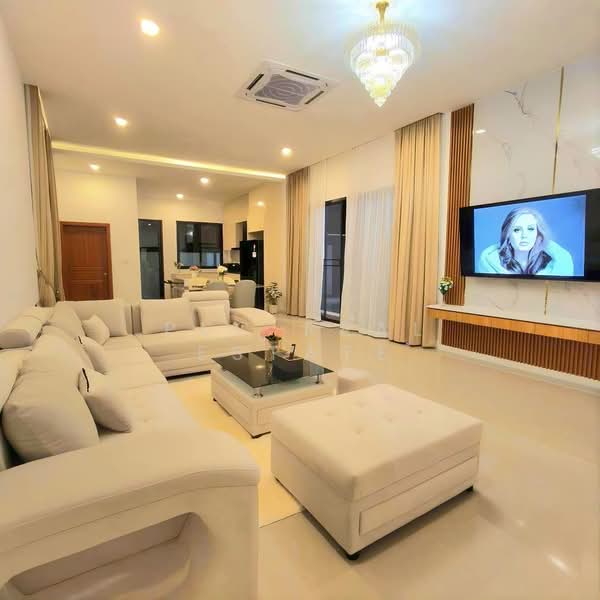 ขายบ้านวิลล่าพร้อมสระว่ายน้ำส่วนตัวหลังใหม่ในพัทยาตะวันออก, ชลบุรี, บางละมุง, บางละมุง, ชลบุรี, 240 ตร.ม., วิลล่า ขาย, โดย PLC real estate, 500222094 - DDproperty.com