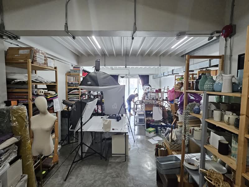 อาคารพาณิชย์ ลาดพร้าววังหิน ซอย 45, Bangkok, Khlong Sam Prawet, Lat Krabang, Bangkok, 3 Bedrooms, 870 sqm, Townhouse For Sale, by คุณ ณิชาภา, 500222106 - DDproperty.com