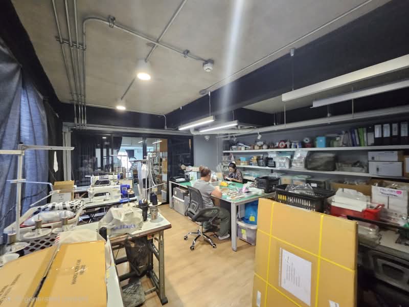 อาคารพาณิชย์ ลาดพร้าววังหิน ซอย 45, Bangkok, Khlong Sam Prawet, Lat Krabang, Bangkok, 3 Bedrooms, 870 sqm, Townhouse For Sale, by คุณ ณิชาภา, 500222106 - DDproperty.com