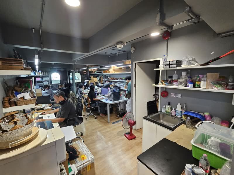 อาคารพาณิชย์ ลาดพร้าววังหิน ซอย 45, Bangkok, Khlong Sam Prawet, Lat Krabang, Bangkok, 3 Bedrooms, 870 sqm, Townhouse For Sale, by คุณ ณิชาภา, 500222106 - DDproperty.com