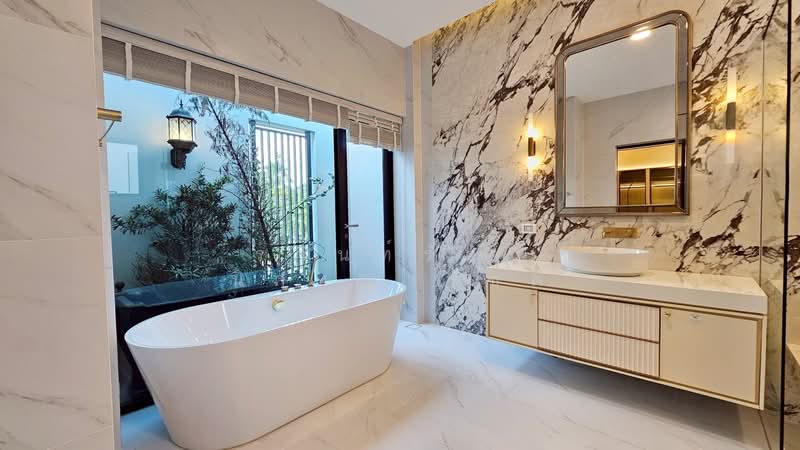 Nantawan Pool Villa Rama 9 New Krungthepkretha, Bangkok, ศรีนครินทร์ - ร่มเกล้า, Saphan Sung, Saphan Sung, Bangkok, 5 Bedrooms, 449 sqm, Single Detached House For Sale, by รวินท์รัตน์ นิศชญารัชต์, 500222319 - DDproperty.com