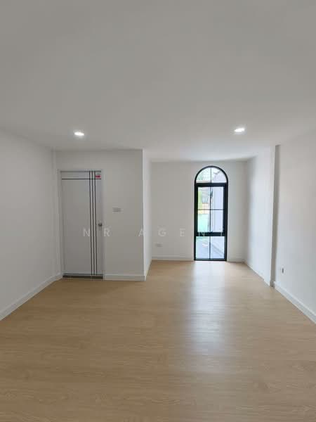 Baan Pricha 11, Bangkok, Min Buri, Min Buri, Bangkok, 2 Bedrooms, 96 sqm, Townhouse For Sale, by NR AGENT, 500222354 - DDproperty.com