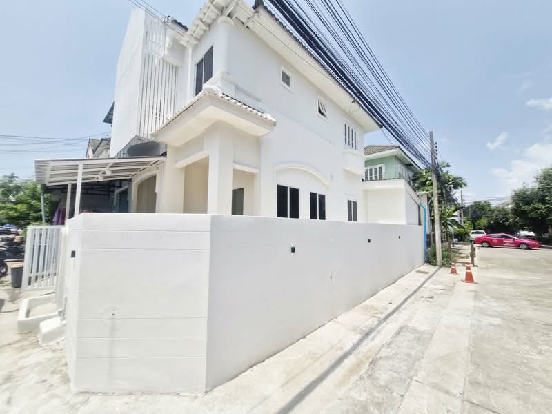 บ้านรีโนเวทใหม่ โซนเทพารักษ์ แพรกษา เมืองสมุทรปราการ, Samut Prakan, Phraeksa, Muang Samut Prakarn, Samut Prakan, 3 Bedrooms, 109 sqm, Townhouse For Sale, by ปุณณภา นารานนทชัย, 500222432 - DDproperty.com