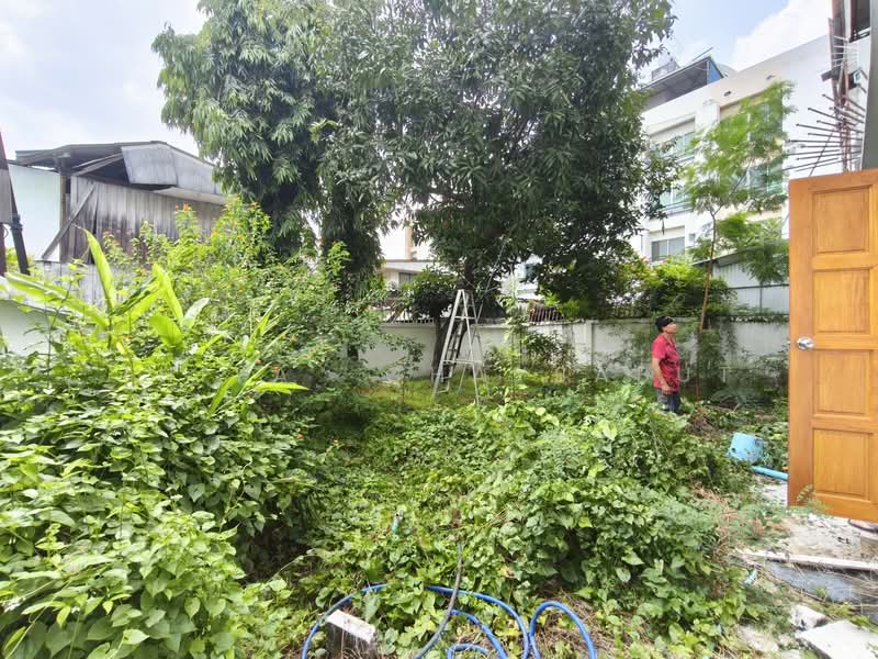 ทาวน์เฮ้าท์3หลังติด ถนนซอยลาดพร้าว93, Bangkok, Khlong Chan, Bang Kapi, Bangkok, 8 Bedrooms, 450 sqm, Townhouse For Sale, by Thiya​ Chaysabut, 500222448 - DDproperty.com