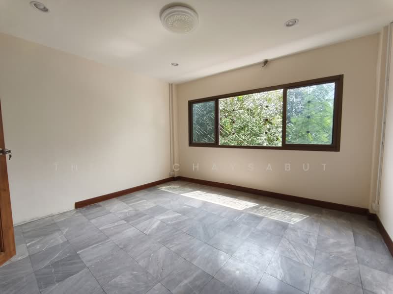 ทาวน์เฮ้าท์3หลังติด ถนนซอยลาดพร้าว93, Bangkok, Khlong Chan, Bang Kapi, Bangkok, 8 Bedrooms, 450 sqm, Townhouse For Sale, by Thiya​ Chaysabut, 500222448 - DDproperty.com