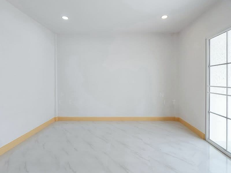 Nunticha Village 4 : หมู่บ้าน นันทิชา 4, Nonthaburi, Sai Noi, Sai Noi, Nonthaburi, 3 Bedrooms, 128 sqm, Townhouse For Sale, by Poonyaporn Veerabulyarit, 500222459 - DDproperty.com