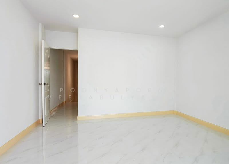 Nunticha Village 4 : หมู่บ้าน นันทิชา 4, Nonthaburi, Sai Noi, Sai Noi, Nonthaburi, 3 Bedrooms, 128 sqm, Townhouse For Sale, by Poonyaporn Veerabulyarit, 500222459 - DDproperty.com