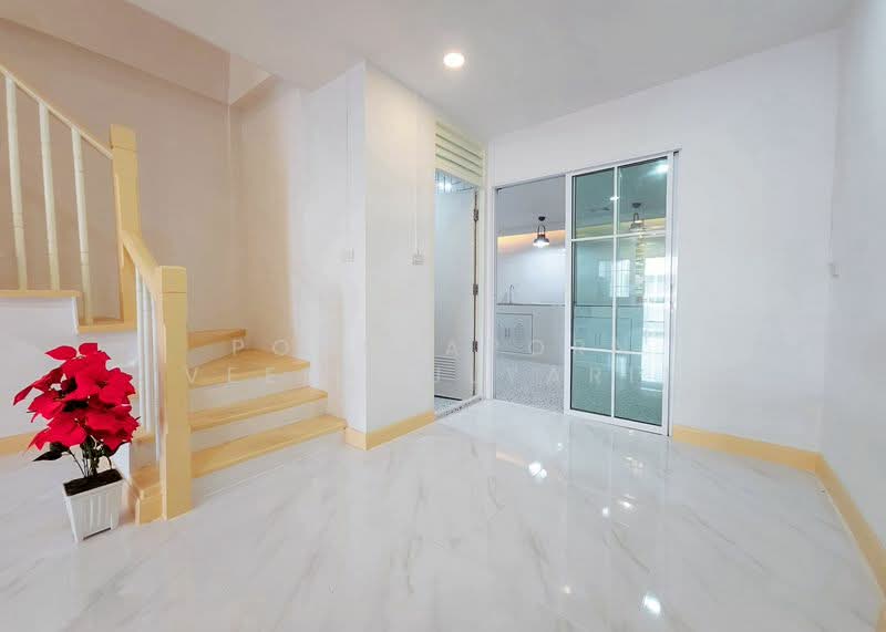 Nunticha Village 4 : หมู่บ้าน นันทิชา 4, นนทบุรี, ไทรน้อย, ไทรน้อย, นนทบุรี, 128 ตร.ม., ทาวน์เฮ้าส์ ขาย, โดย Poonyaporn Veerabulyarit, 500222459 - DDproperty.com