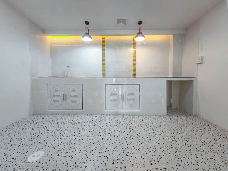 Nunticha Village 4 : หมู่บ้าน นันทิชา 4, นนทบุรี, ไทรน้อย, ไทรน้อย, นนทบุรี, 128 ตร.ม., ทาวน์เฮ้าส์ ขาย, โดย Poonyaporn Veerabulyarit, 500222459 - DDproperty.com