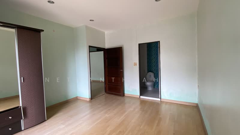 Country Complex Bangna, Bangkok, Sanpawut Road, Bang Na, Bangkok, 2 Bedrooms, 116 sqm, Condo For Sale, by Netsanthiah Ai, 500222639 - DDproperty.com