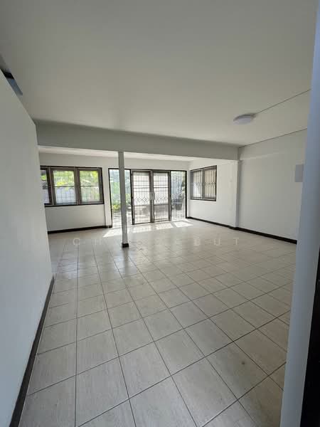 บ้านเดี่ยว 120 ตารางวา เลี้ยงสัตว์ได้ ลาดพร้าว115, กรุงเทพ, คลองจั่น, บางกะปิ, กรุงเทพ, 300 ตร.ม., บ้านเดี่ยว ให้เช่า, โดย Thiya Chaysabut, 500222749 - DDproperty.com