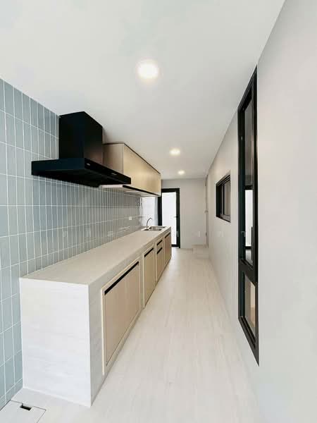 ขายบ้านเดียวชั้นเดียวหลังใหญ่ สไตล์โมเดิร์น นาพร้าว ศรีราชา, Chon Buri (Pattaya), Surasak, Si Racha, Chon Buri (Pattaya), 3 Bedrooms, 200 sqm, Single Detached House For Sale, by Dusit Saengfa, 500222821 - DDproperty.com