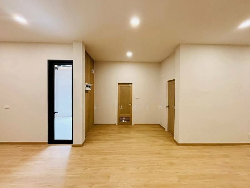 ขายบ้านเดียวชั้นเดียวหลังใหญ่ สไตล์โมเดิร์น นาพร้าว ศรีราชา, Chon Buri (Pattaya), Surasak, Si Racha, Chon Buri (Pattaya), 3 Bedrooms, 200 sqm, Single Detached House For Sale, by Dusit Saengfa, 500222821 - DDproperty.com