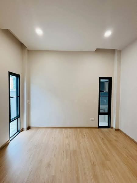 ขายบ้านเดียวชั้นเดียวหลังใหญ่ สไตล์โมเดิร์น นาพร้าว ศรีราชา, ชลบุรี, สุรศักดิ์, ศรีราชา, ชลบุรี, 200 ตร.ม., บ้านเดี่ยว ขาย, โดย ดุสิต แสงฟ้า, 500222821 - DDproperty.com