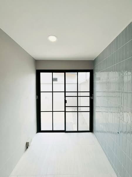 ขายบ้านเดียวชั้นเดียวหลังใหญ่ สไตล์โมเดิร์น นาพร้าว ศรีราชา, ชลบุรี, สุรศักดิ์, ศรีราชา, ชลบุรี, 200 ตร.ม., บ้านเดี่ยว ขาย, โดย ดุสิต แสงฟ้า, 500222821 - DDproperty.com