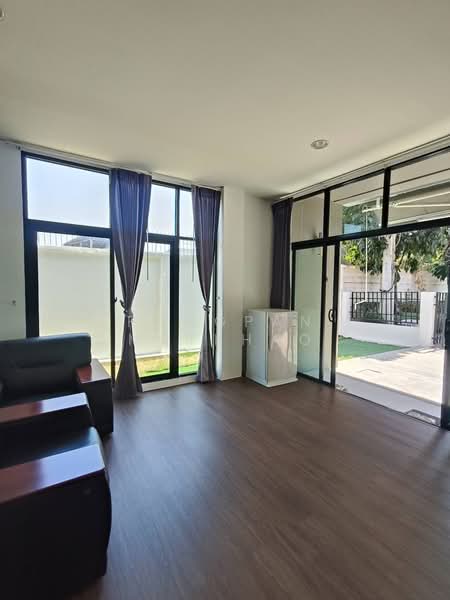 Flora Wongsawang : ฟลอรา วงศ์สว่าง, นนทบุรี, ถนนกรุงเทพฯ-นนทบุรี, บางเขน, เมืองนนทบุรี, นนทบุรี, 140 ตร.ม., ทาวน์เฮ้าส์ ขาย, โดย Pongpan Matkhao, 500222860 - DDproperty.com