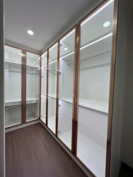 The City Rama2-Phuttabucha, Bangkok, พุทธบูชา 36, Thung Khru, Thung Khru, Bangkok, 5 Bedrooms, 400 sqm, Single Detached House For Sale, by Susan Kumkrong, 500222883 - Closet room - DDproperty.com