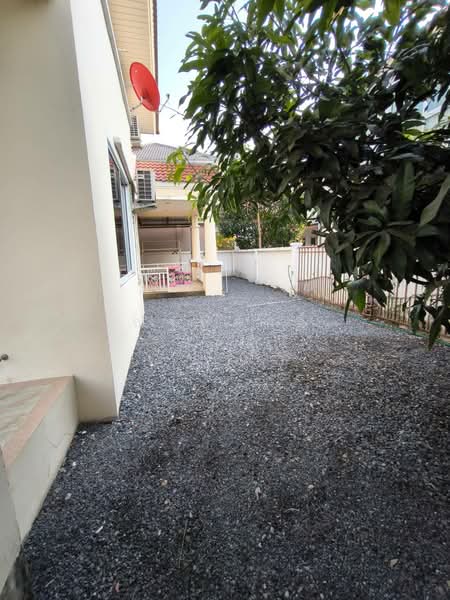 Baan Maneerin Park, Pathum Thani, Rangsit-Pathumthani Road, Ban Klang, Muang Pathum Thani, Pathum Thani, 3 Bedrooms, 190 sqm, Single Detached House For Sale, by ณัฐพิสุทธิ์ รมย์รื่น, 500222916 - สวนข้างบ้านขวา - DDproperty.com