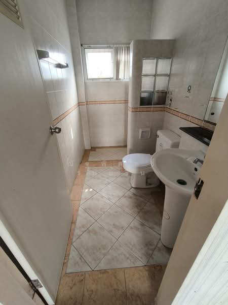 Baan Maneerin Park, Pathum Thani, Rangsit-Pathumthani Road, Ban Klang, Muang Pathum Thani, Pathum Thani, 3 Bedrooms, 190 sqm, Single Detached House For Sale, by ณัฐพิสุทธิ์ รมย์รื่น, 500222916 - ห้องน้ำชั้นล่าง - DDproperty.com