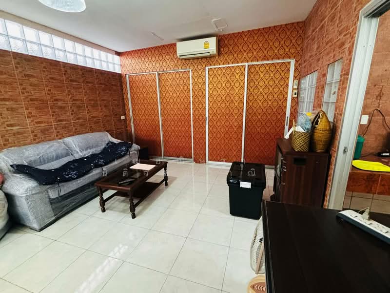 บ้านเช่าลาดพร้าว ใกล้รถไฟฟ้าสถานีโชคชัย4 บ้านหลังมุม 79ตรว. 4นอน 2น้ำ 3ที่จอดรถ บ้านตกแต่งครบ, Bangkok, Lat Phrao, Lat Phrao, Bangkok, 4 Bedrooms, 300 sqm, Single Detached House For Rent, by เฌอณิษฐา นิติวัชญ์วาณิช, 500222921 - DDproperty.com