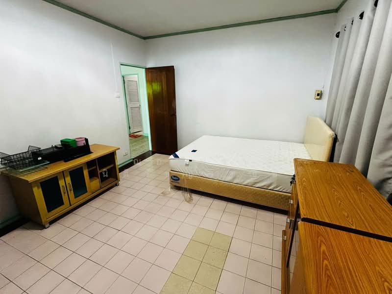 บ้านเช่าลาดพร้าว ใกล้รถไฟฟ้าสถานีโชคชัย4 บ้านหลังมุม 79ตรว. 4นอน 2น้ำ 3ที่จอดรถ บ้านตกแต่งครบ, กรุงเทพ, ลาดพร้าว, ลาดพร้าว, กรุงเทพ, 300 ตร.ม., บ้านเดี่ยว ให้เช่า, โดย เฌอณิษฐา  นิติวัชญ์วาณิช, 500222921 - DDproperty.com