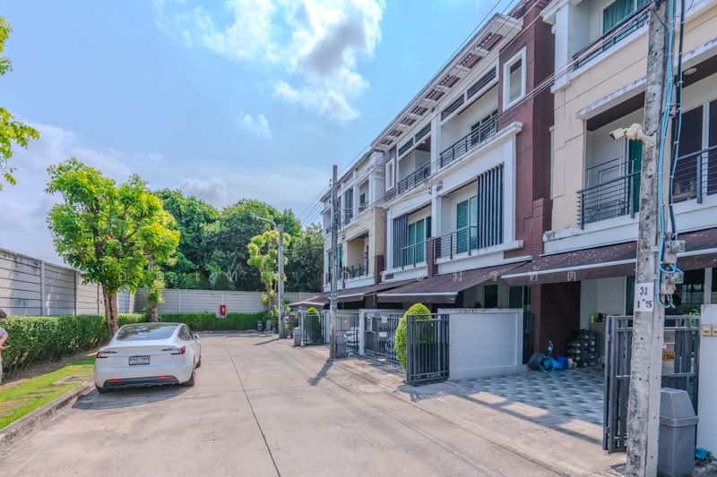 Baan Klang Muang Kaset-Nawamin : บ้านกลางเมือง เกษตร-นวมินทร์, กรุงเทพ, ซอยนวมินทร์ 70 แยก 11-2, คลองกุ่ม, บึงกุ่ม, กรุงเทพ, 166 ตร.ม., ทาวน์เฮ้าส์ ขาย, โดย อดิเทพ ภระมรทัต, 500222958 - DDproperty.com