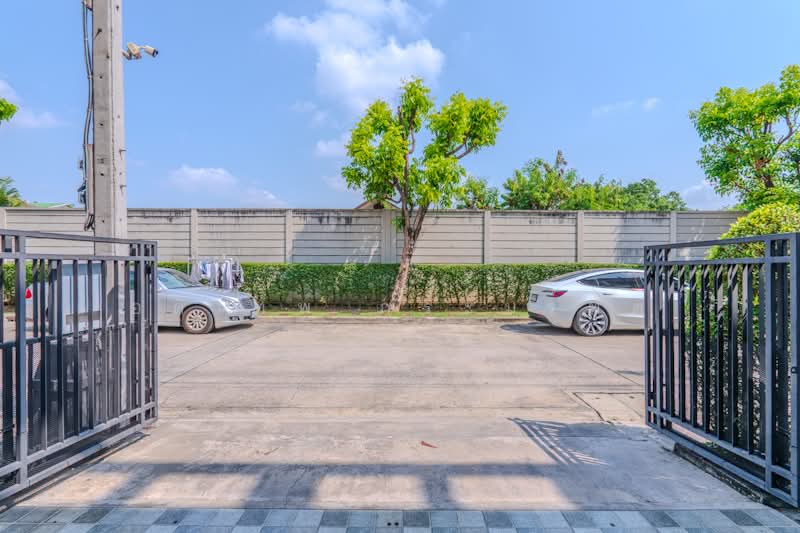 Baan Klang Muang Kaset-Nawamin : บ้านกลางเมือง เกษตร-นวมินทร์, กรุงเทพ, ซอยนวมินทร์ 70 แยก 11-2, คลองกุ่ม, บึงกุ่ม, กรุงเทพ, 166 ตร.ม., ทาวน์เฮ้าส์ ขาย, โดย อดิเทพ ภระมรทัต, 500222958 - DDproperty.com