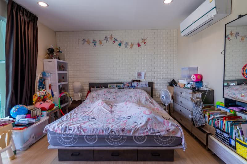 Baan Klang Muang Kaset-Nawamin, Bangkok, Soi Nawamin 70 Yeak 11-2, Khlong Kum, Bueng Kum, Bangkok, 4 Bedrooms, 166 sqm, Townhouse For Sale, by อดิเทพ ภระมรทัต, 500222958 - DDproperty.com